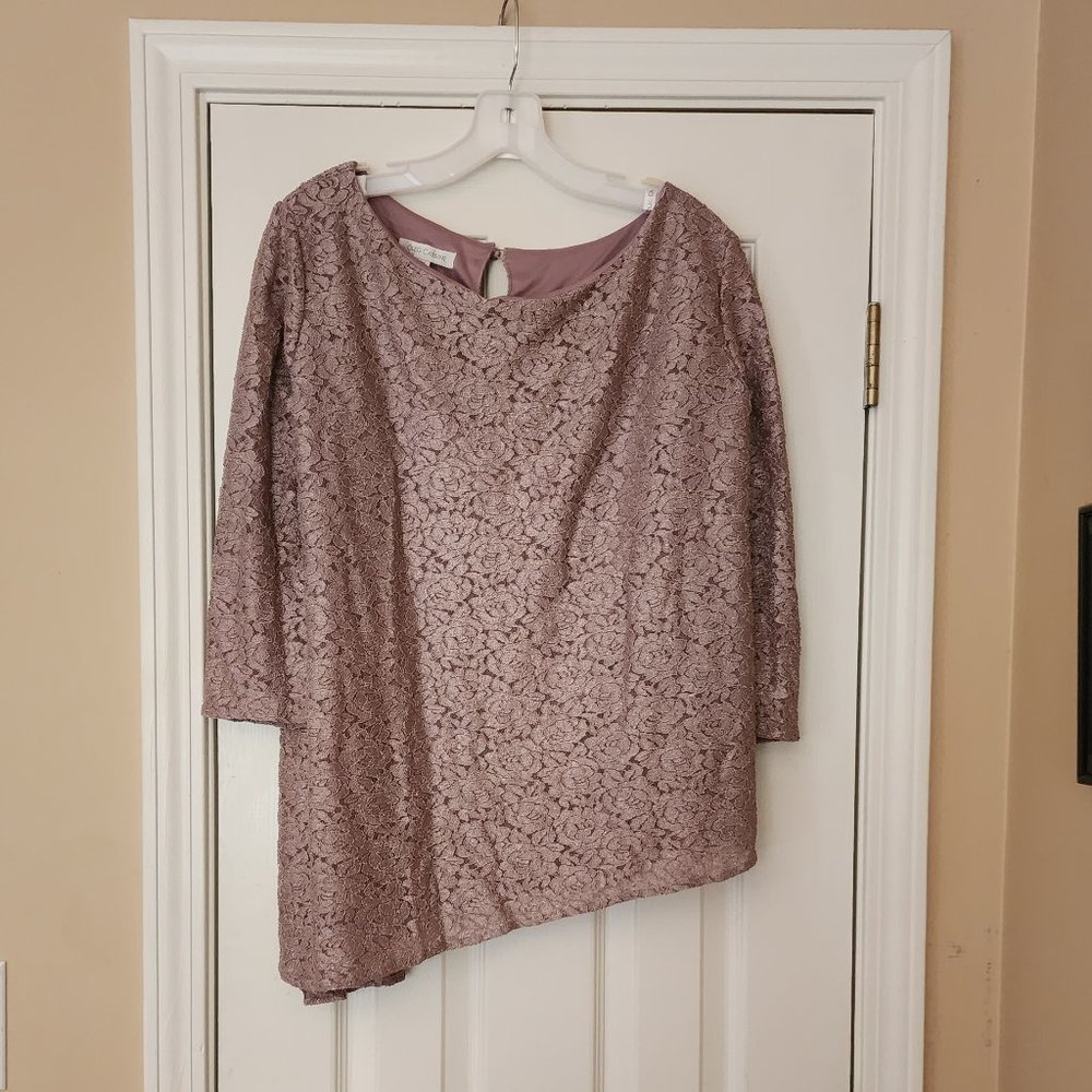 Perfect for holiday parties! Lace tunic top